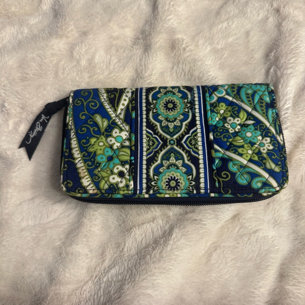 Vera Bradley Quilted Zip Wallet Rhythm & Blues Retired Pattern 2011 Blue Paisley